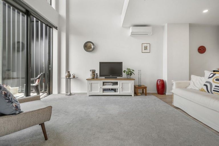 Photo of property in 8/28 Pennant Street, Long Bay, Auckland, 0630