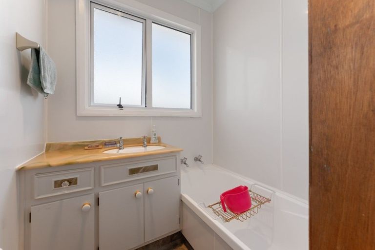 Photo of property in 12 Craig Street, Stratford, 4332