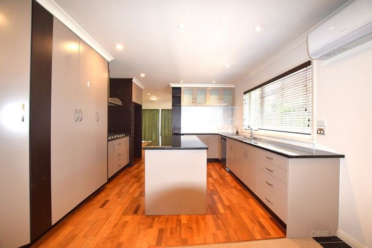 Photo of property in 14 Provence Esplanade, Te Atatu Peninsula, Auckland, 0610