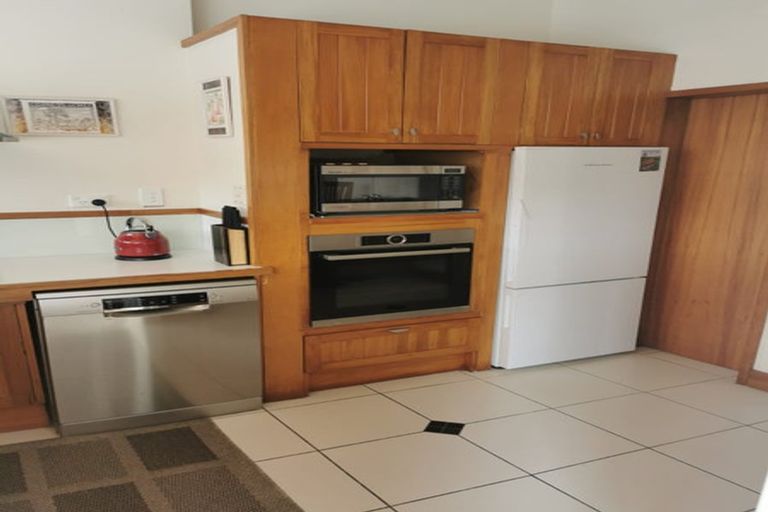 Photo of property in 50 Girrahween Drive, Totara Vale, Auckland, 0629