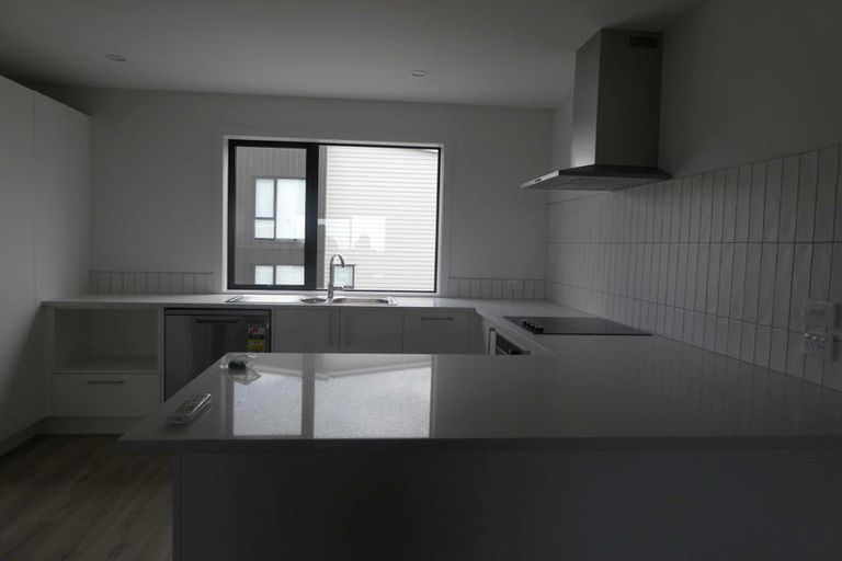 Photo of property in 2/504 Don Buck Road, Massey, Auckland, 0614