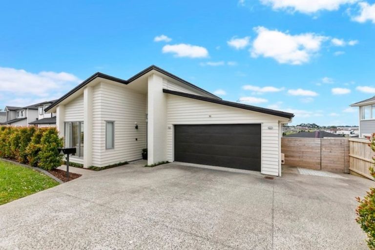 Photo of property in 25 Pioneer Rise, Silverdale, 0932