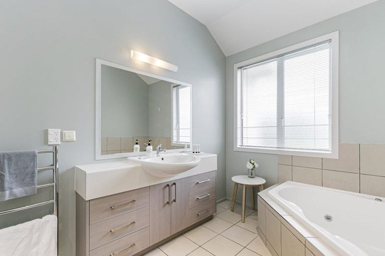 Photo of property in 5 Winsley Terrace, Churton Park, Wellington, 6037