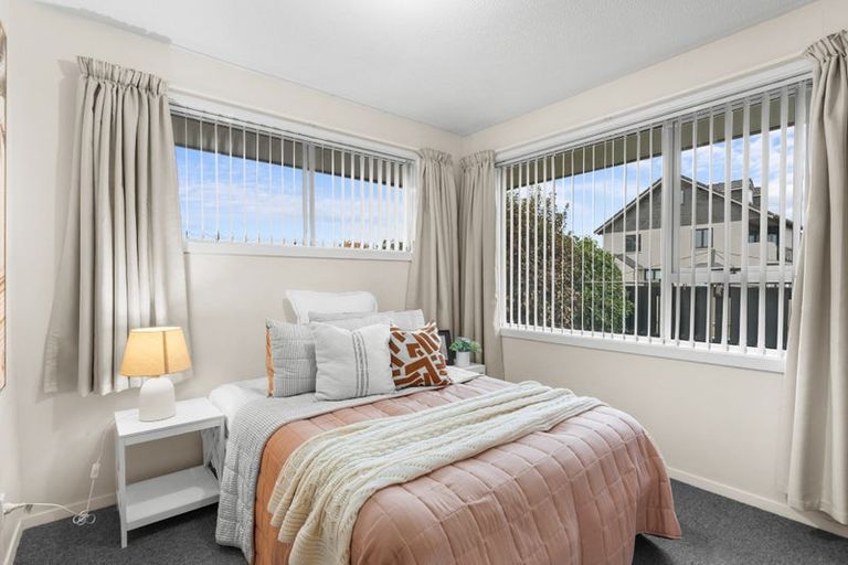 Photo of property in 1/18 Sawtell Place, Northcote, Christchurch, 8052