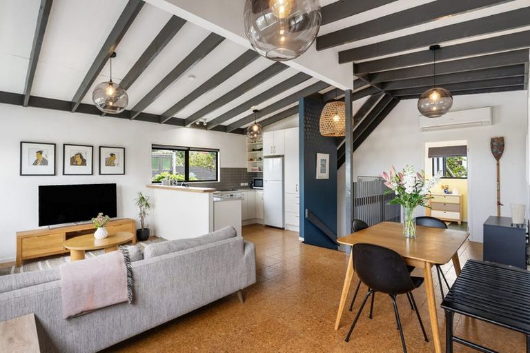 Photo of property in 2/26 Colonial Road, Birkenhead, Auckland, 0626