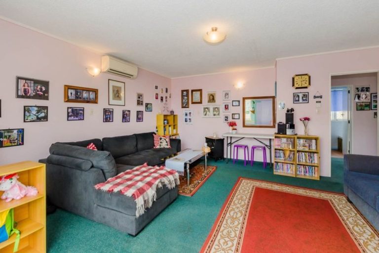 Photo of property in 6a Te Uruhi Grove, Paraparaumu, 5032