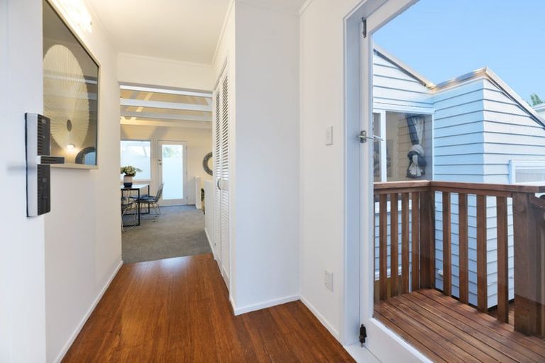 Photo of property in 6 Finn Place, Totara Vale, Auckland, 0629