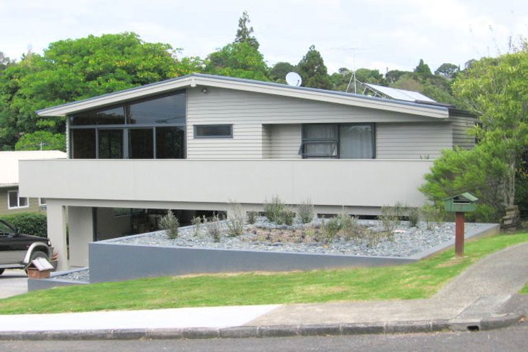 Photo of property in 17 De Val Drive, Titirangi, Auckland, 0604