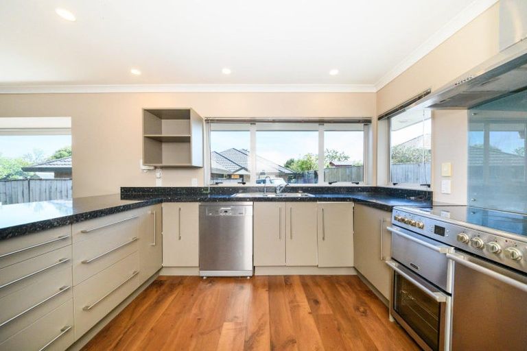 Photo of property in 27 Johnstone Drive, Fitzherbert, Palmerston North, 4410