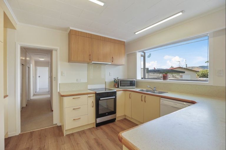 Photo of property in 28 Highbury Drive, Levin, 5510