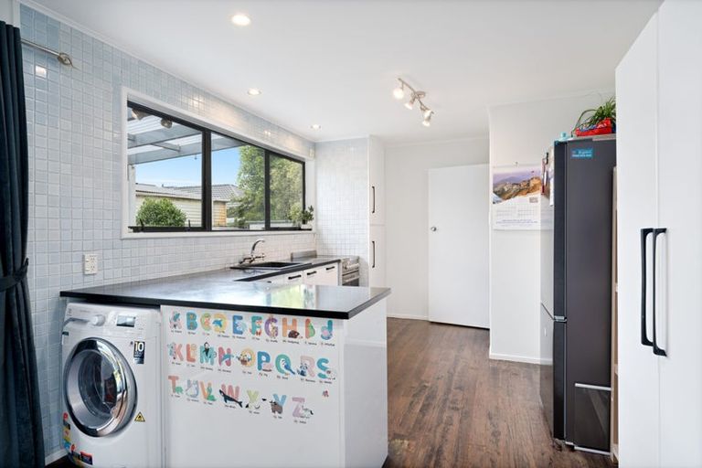 Photo of property in 37 Pomaria Road, Henderson, Auckland, 0610