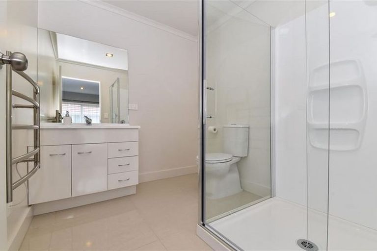 Photo of property in 88 Popokatea Drive, Takanini, 2112