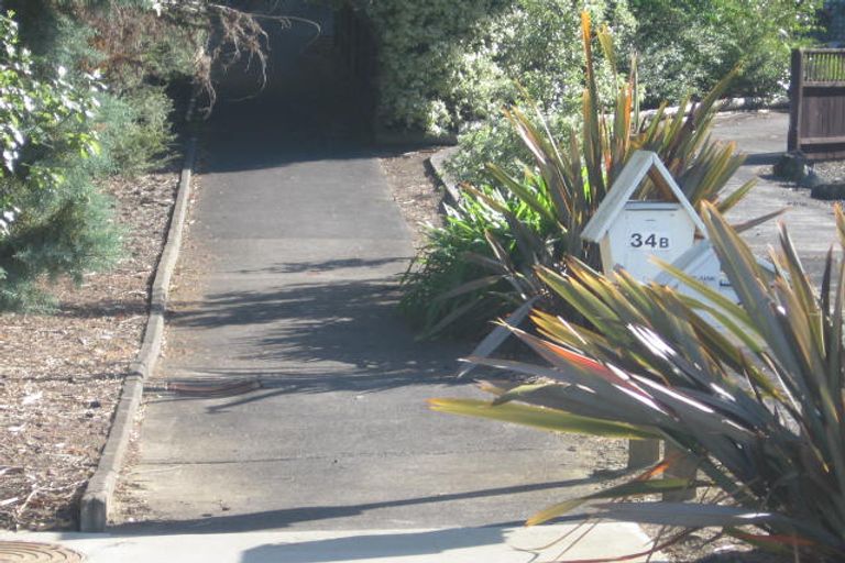 Photo of property in 1/34 Greenvalley Rise, Glenfield, Auckland, 0629