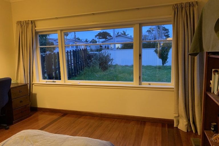 Photo of property in 14 Seaview Avenue, Northcote, Auckland, 0627
