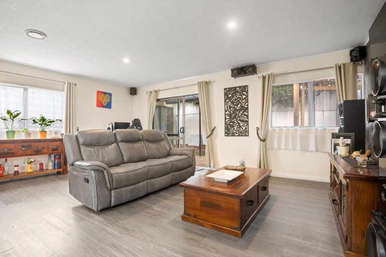 Photo of property in 2/6 Makora Road, Massey, Auckland, 0614