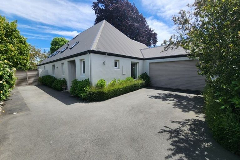 Photo of property in 19 Garreg Road, Fendalton, Christchurch, 8052