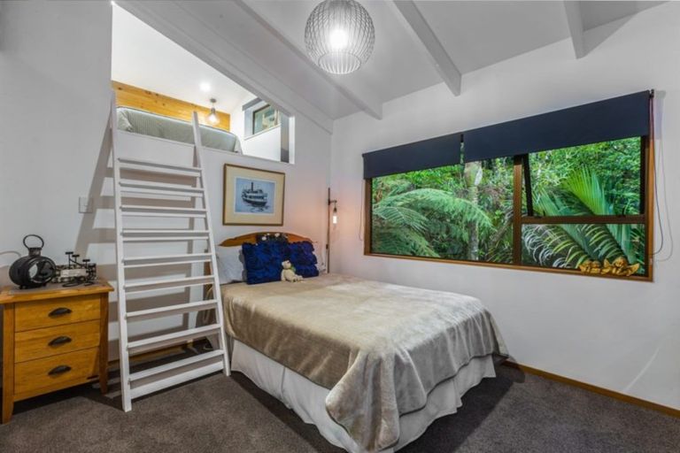 Photo of property in 215 Shaw Road, Titirangi, Auckland, 0604