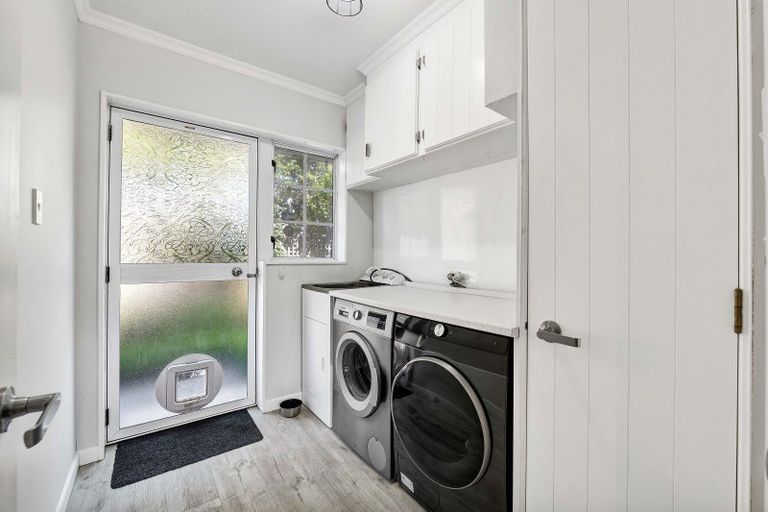 Photo of property in 5 Tamati Place, Merrilands, New Plymouth, 4312