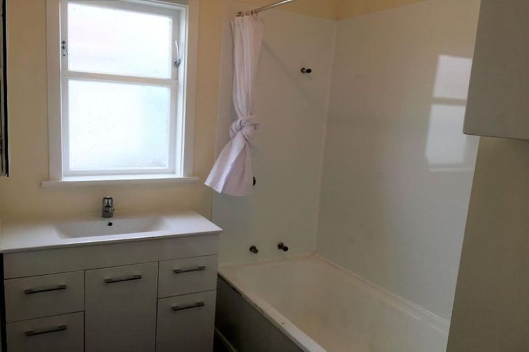 Photo of property in 18 Sinclair Avenue, Highbury, Palmerston North, 4412