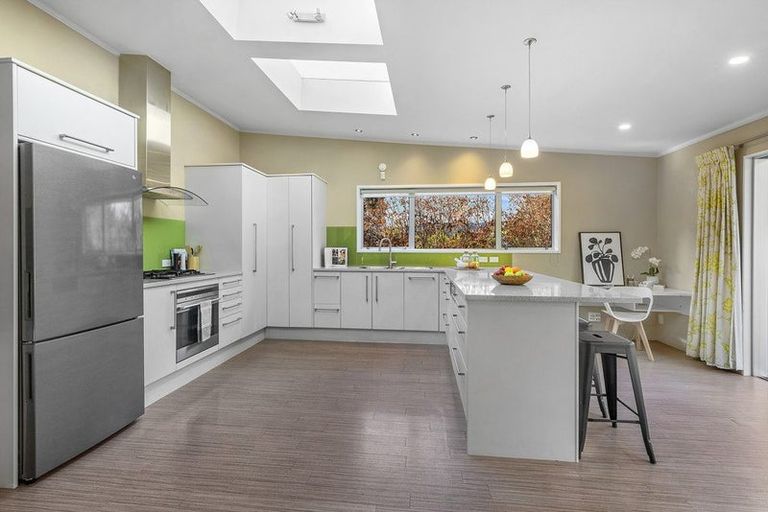 Photo of property in 100 Larsen Crescent, Tawa, Wellington, 5028