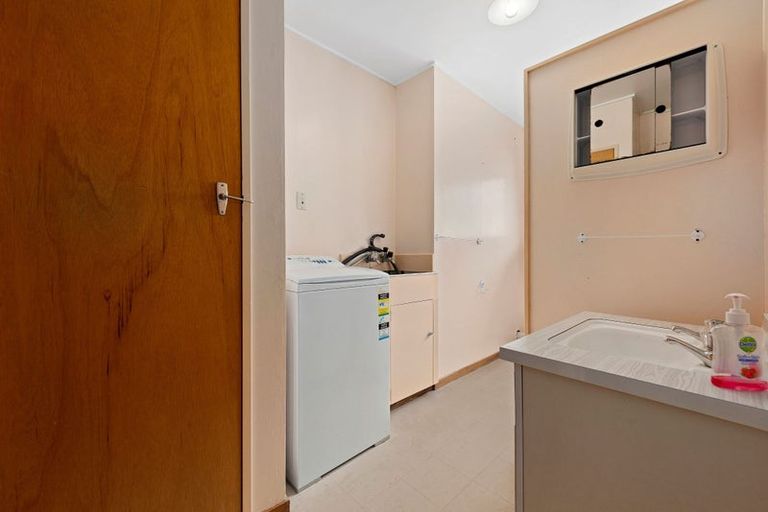 Photo of property in 218u8 Onepu Road, Lyall Bay, Wellington, 6022