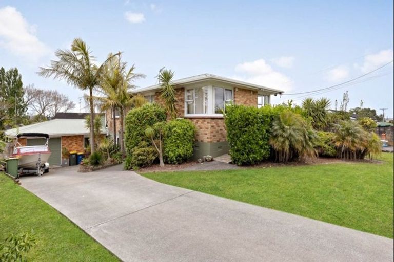 Photo of property in 30 Lyndhurst Road, Te Atatu South, Auckland, 0610