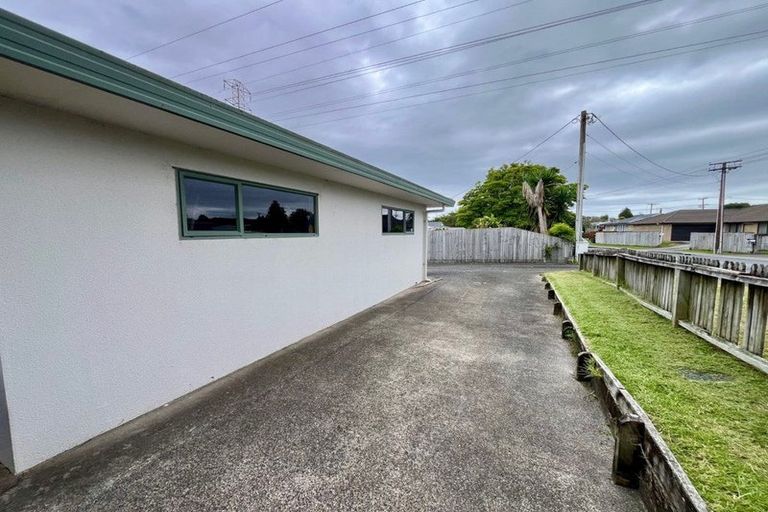 Photo of property in 12a Grainger Road, Te Atatu South, Auckland, 0610