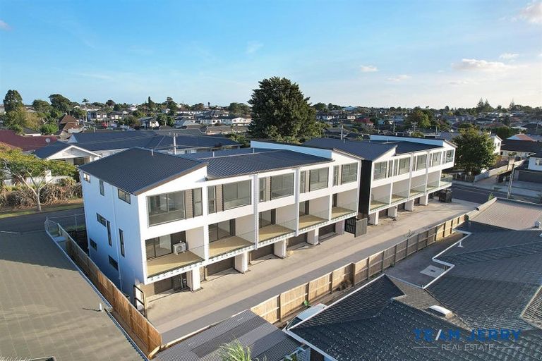 Photo of property in 2/2 Fairview Road, Papatoetoe, Auckland, 2025