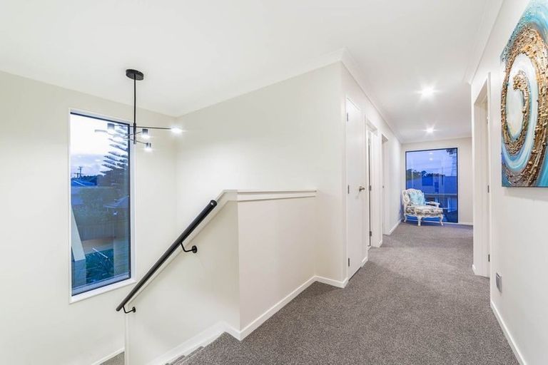 Photo of property in 27a Royal View Road, Te Atatu South, Auckland, 0610
