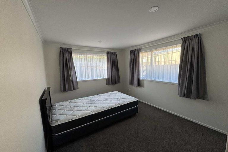 Photo of property in 6 Ken Douglas Drive, Aotea, Porirua, 5024