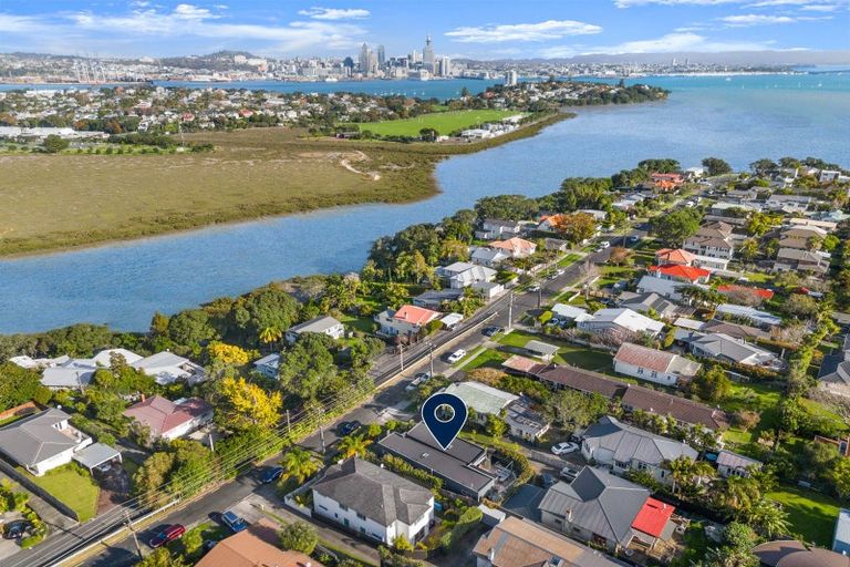 Photo of property in 50 Ngataringa Road, Devonport, Auckland, 0624