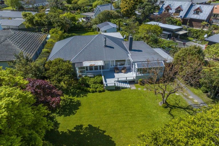 Photo of property in 28 Karu Crescent, Waikanae, 5036