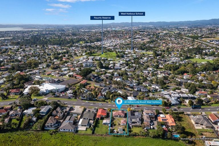 Photo of property in 38 Hobsonville Road, West Harbour, Auckland, 0618