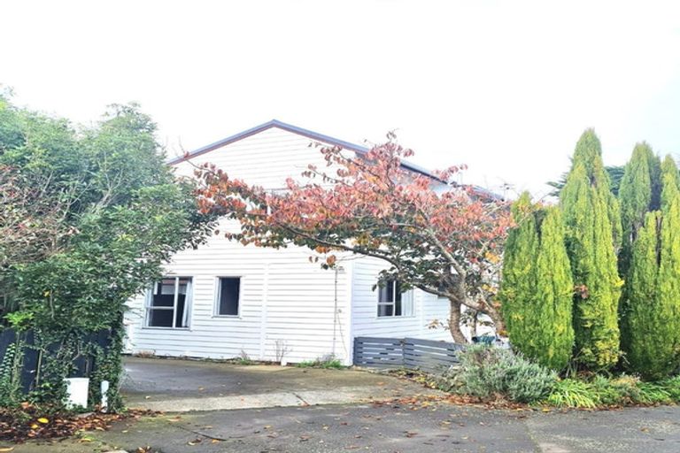 Photo of property in 13a Kingsbridge Place, Newlands, Wellington, 6037