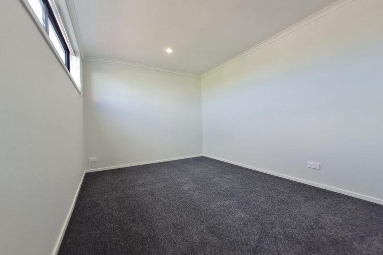 Photo of property in 8/5 Peachgrove Road, Te Atatu Peninsula, Auckland, 0610