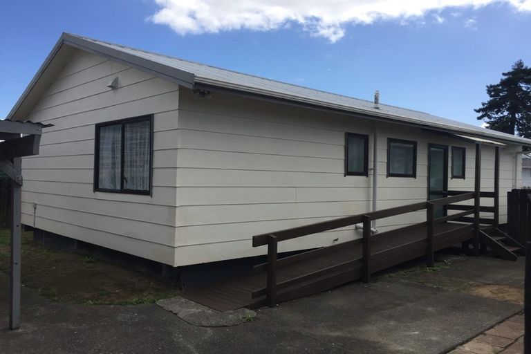 Photo of property in 103 Bruce Mclaren Road, Henderson, Auckland, 0612