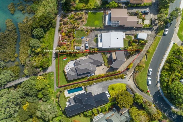 Photo of property in 32 Pohutukawa Avenue, Red Beach, 0932