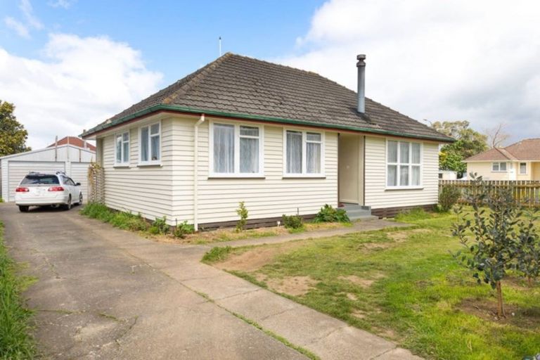Photo of property in 31 James Street, Dannevirke, 4930