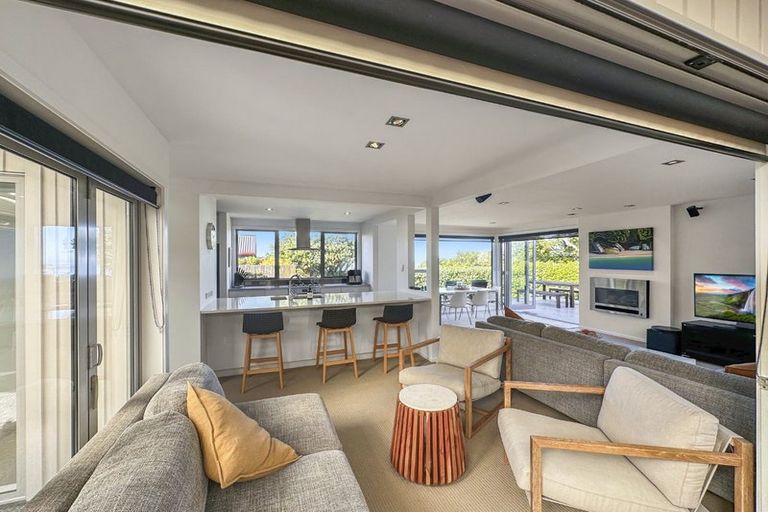 Photo of property in 273 Dowse Drive, Maungaraki, Lower Hutt, 5010