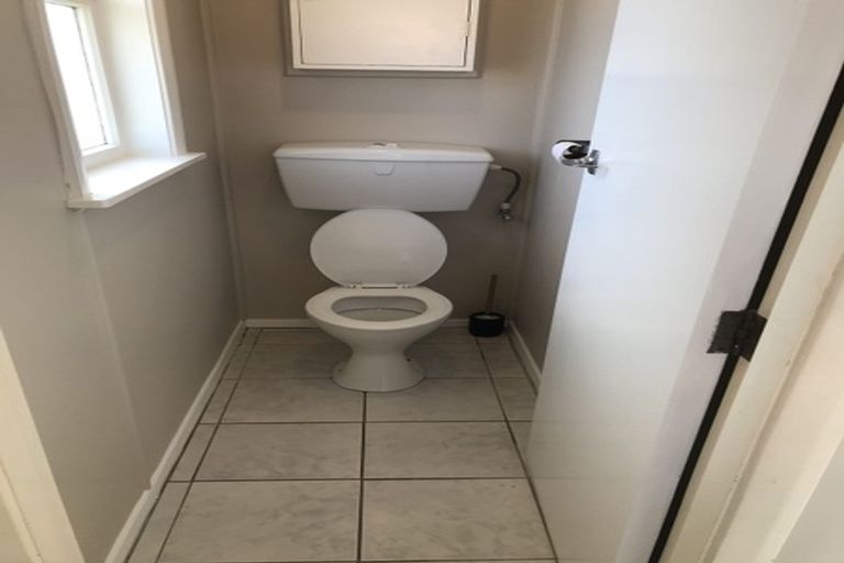 Photo of property in 88 Ruskin Road, Newlands, Wellington, 6037