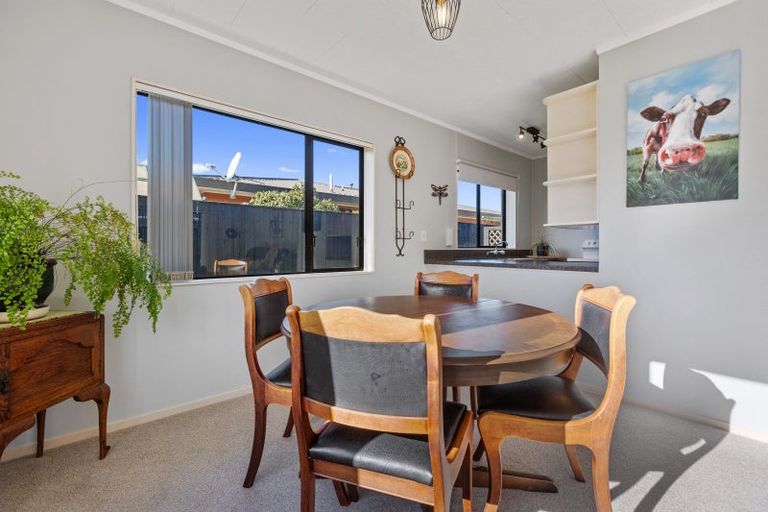 Photo of property in 1 Mangorei Road, Merrilands, New Plymouth, 4312