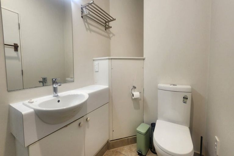 Photo of property in Terrace Tower Apartments, 2d/126 The Terrace, Wellington Central, Wellington, 6011