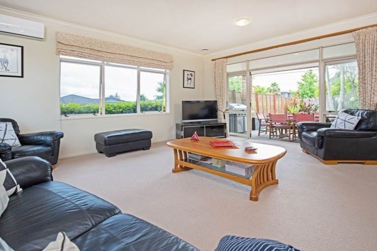 Photo of property in 4 Saltwood Street, Red Beach, 0932