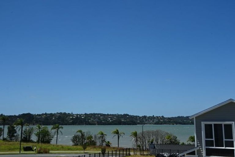 Photo of property in 11 Gunn Way, Hobsonville, Auckland, 0616