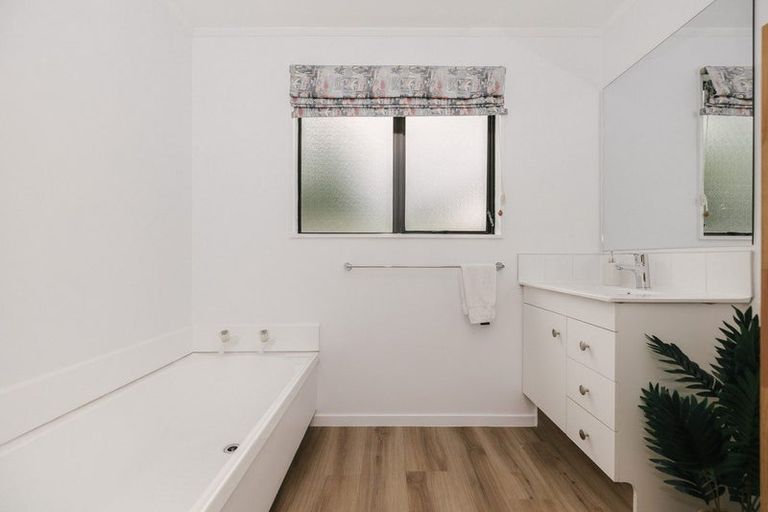 Photo of property in 38 Peppertree Glade, Kelvin Grove, Palmerston North, 4414