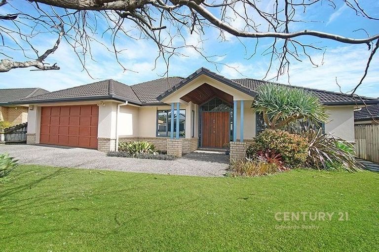 Photo of property in 21 Macnean Drive, East Tamaki Heights, Auckland, 2016