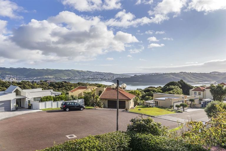 Photo of property in 2 Glengavel Grove, Papakowhai, Porirua, 5024