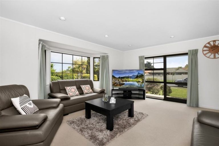 Photo of property in 14 Golfland Drive, Golflands, Auckland, 2013