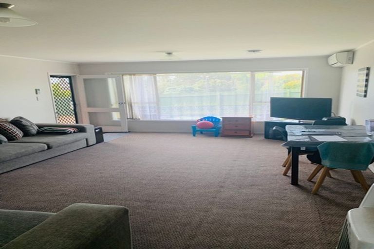 Photo of property in 60 Strid Road, Te Atatu South, Auckland, 0610