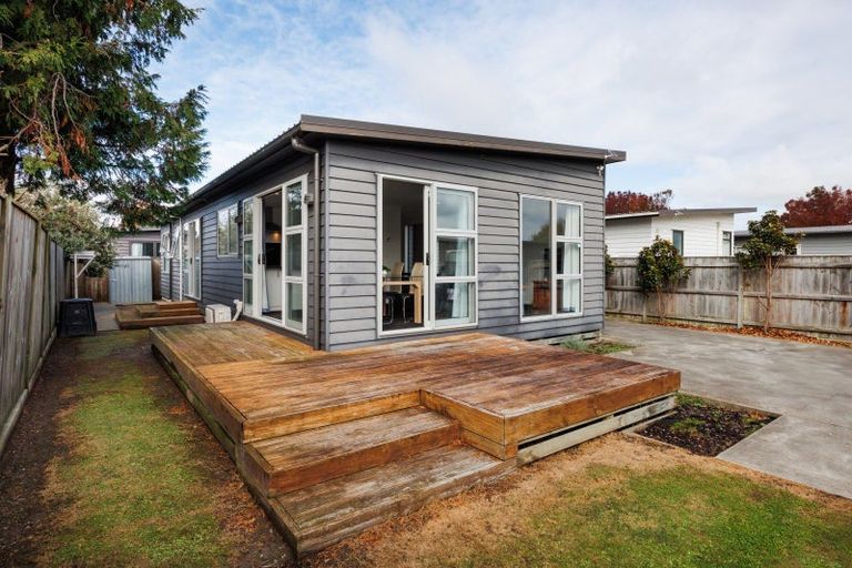 Photo of property in 56 Exeter Crescent, Takaro, Palmerston North, 4412